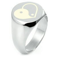 Okrugli polirani prsten s ravnom površinom i ugraviranim srcem jin jang od srebra